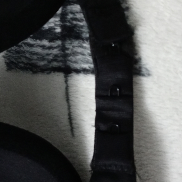 Victorias Secret Black Push-Up Bra 32D - Picture 3 of 4